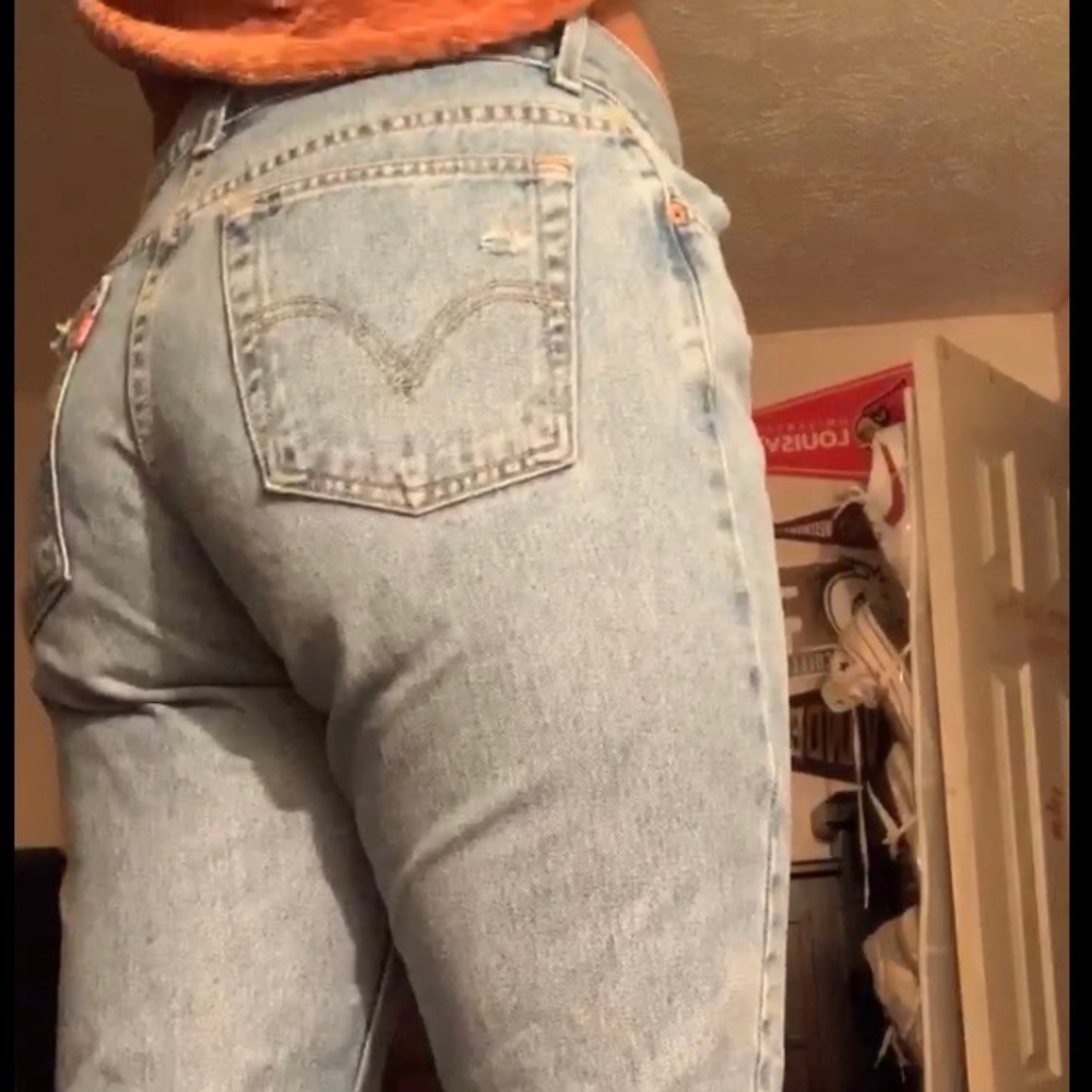 550 Relaxed Tapered Levi’s with a Raw Hem